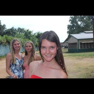 Meet your Posher, Elizabeth